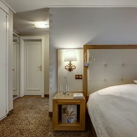 ホテル Les Sources Des Alpes 4*